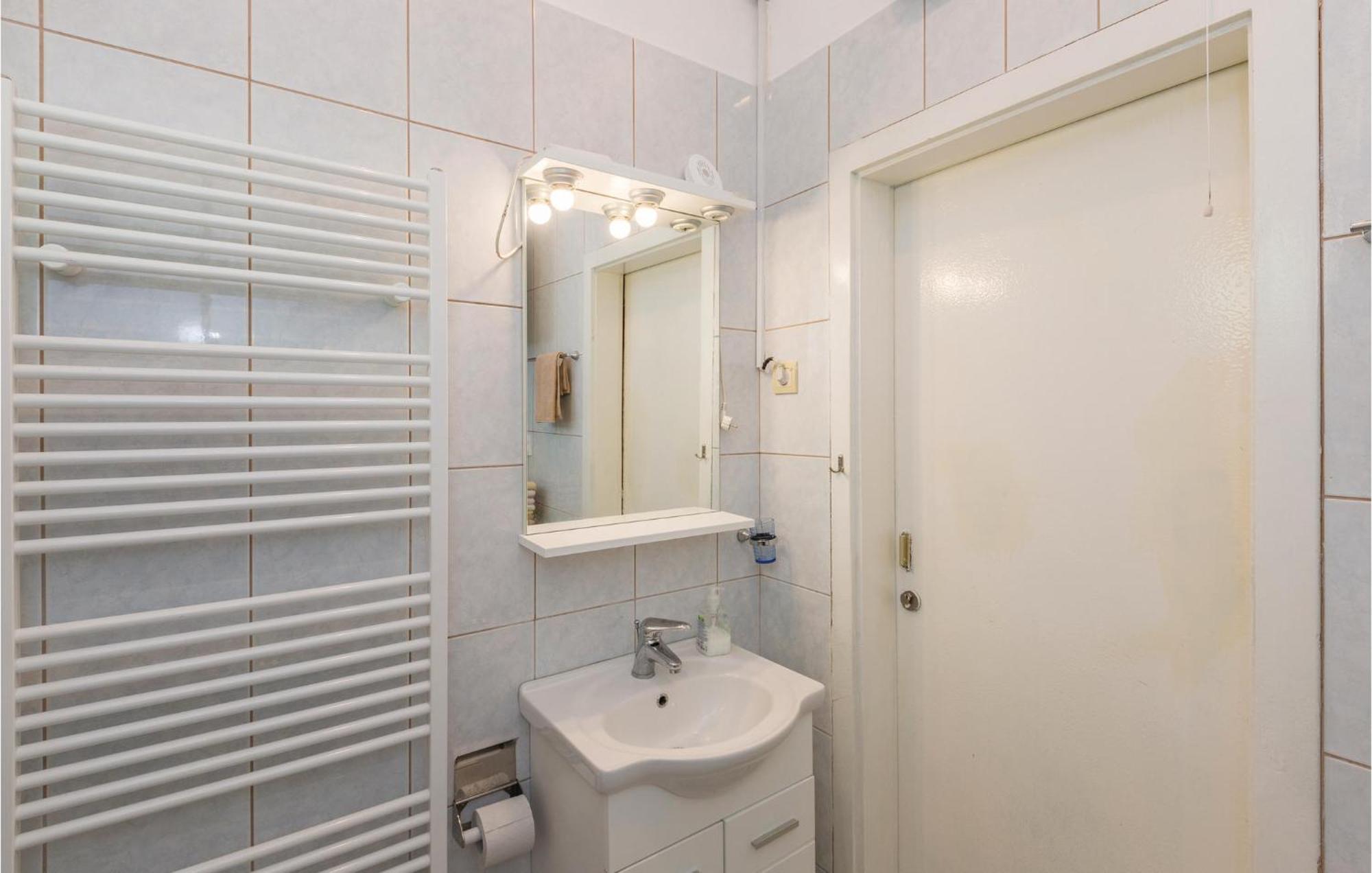 Lovely Apartment In Makarska With Wifi Εξωτερικό φωτογραφία